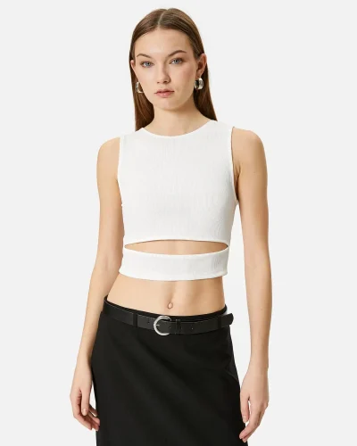 Short-Fit Sporty Round Neck T-shirt - White